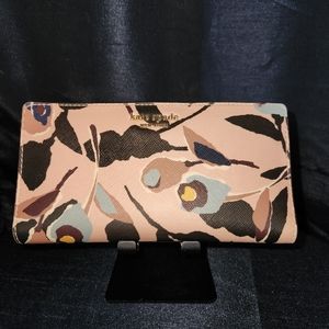 Kate Spade paper rose pattern billfold wallet like New condition